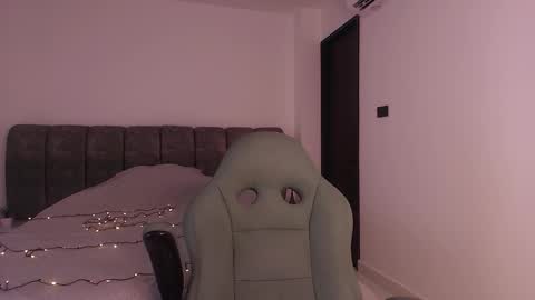 MIKEE online show from 5, 11, 2025