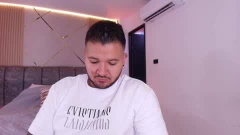 MIKEE online show from 9, 4, 2026