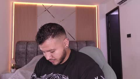 MIKEE online show from 27, 5, 2026