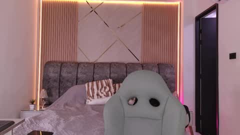 MIKEE online show from 1, 6, 2026