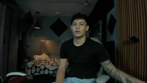 Snapshot of mr_mois chatting on 8, 7, 2026 mr_mois online show from 8, 7, 2026