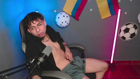 Snapshot of mralpha_latino chatting on 7, 7, 2026 Alpha LATINO online show from 7, 7, 2026