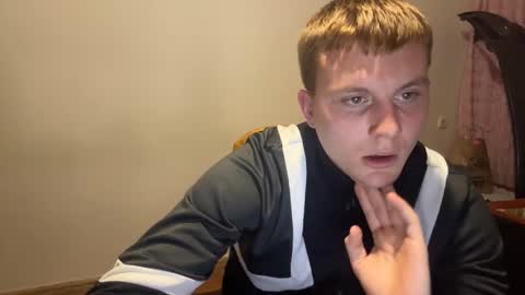 Snapshot of mrheat_ chatting on 9, 10, 2025 Max online show from 9, 10, 2025