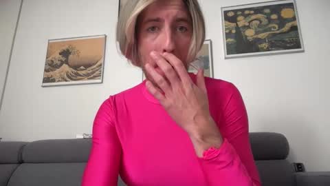 Snapshot of mrmooser42 chatting on 19, 10, 2025 TaleOfLaura online show from 19, 10, 2025