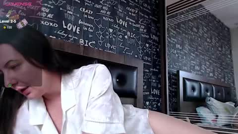 Snapshot of mrs__le chatting on 8, 3, 2025 Lara online show from 8, 3, 2025