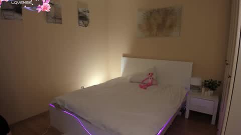 Mia online show from 9, 3, 2026