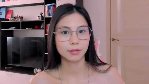 ms_emily_ online show from 11, 6, 2026