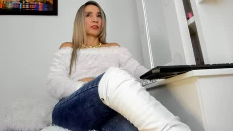 Snapshot of ms_lunarose chatting on 13, 6, 2026 ms_lunarose online show from 13, 6, 2026