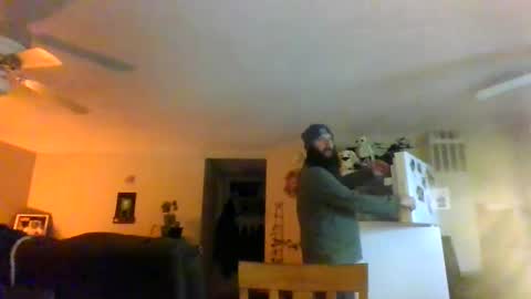 Snapshot of mudge chatting on 2, 1, 2025 Mudge online show from 2, 1, 2025