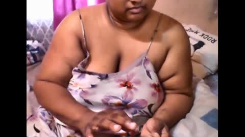 Snapshot of munniegalz1 chatting on 4, 2, 2025 your angel online show from 4, 2, 2025