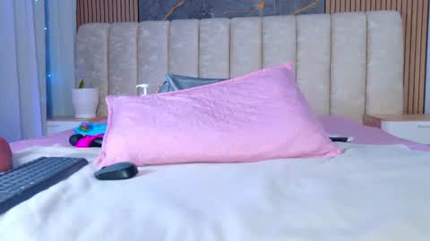 Snapshot of muriel_belovv chatting on 2, 7, 2026 Tell me Sofi online show from 2, 7, 2026