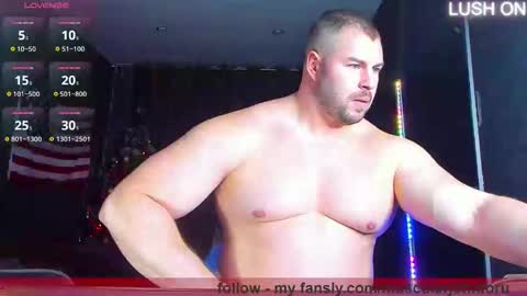 Snapshot of muscularjohnforu chatting on 30, 1, 2025 click icon for peach online show from 30, 1, 2025