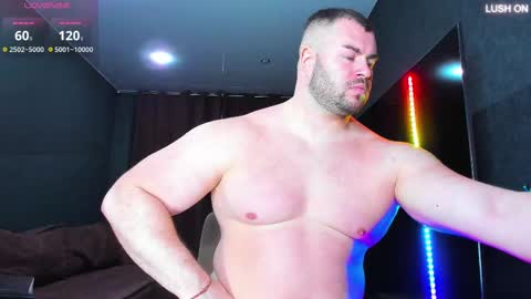 Snapshot of muscularjohnforu chatting on 15, 2, 2025 click icon for peach online show from 15, 2, 2025