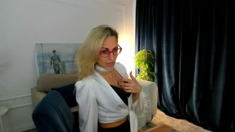 Snapshot of museofstage chatting on 23, 4, 2026 Diana online show from 23, 4, 2026