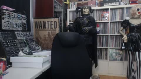 Snapshot of muziknerd chatting on 30, 4, 2026 Muziknerd online show from 30, 4, 2026