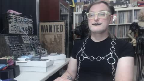Snapshot of muziknerd chatting on 16, 5, 2026 Muziknerd online show from 16, 5, 2026