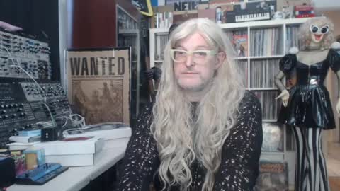Snapshot of muziknerd chatting on 21, 5, 2026 Muziknerd online show from 21, 5, 2026