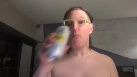 Snapshot of muziknerd chatting on 8, 6, 2026 Muziknerd online show from 8, 6, 2026