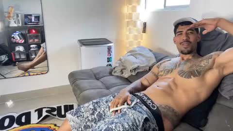 Myke esthetic online show from 4, 12, 2025