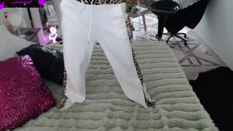 Myrna Sessions online show from 5, 3, 2026