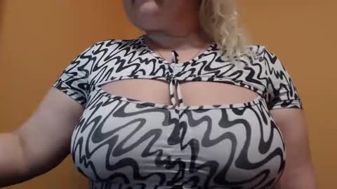 Snapshot of mysterious_d1an3 chatting on 18, 5, 2026 Diane online show from 18, 5, 2026