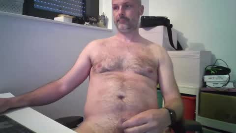 naaktlopertjebe online show from 10, 4, 2026