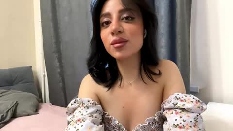 Snapshot of nadinevanni chatting on 26, 4, 2026 Leya online show from 26, 4, 2026