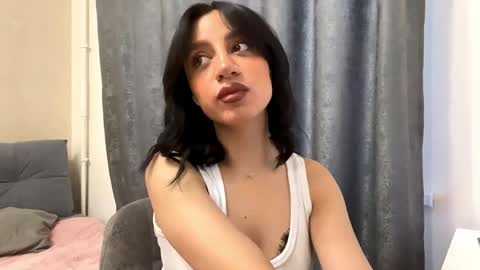 Snapshot of nadinevanni chatting on 1, 5, 2026 Leya online show from 1, 5, 2026