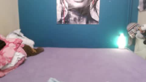 nadinnnea online show from 14, 4, 2026