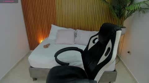 N A H I A online show from 6, 2, 2025