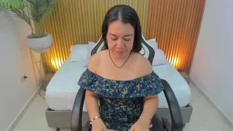 N A H I A online show from 12, 2, 2025