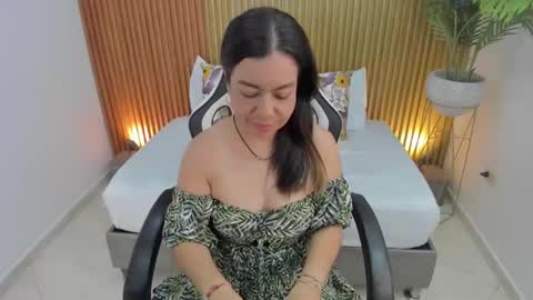 N A H I A online show from 3, 3, 2025