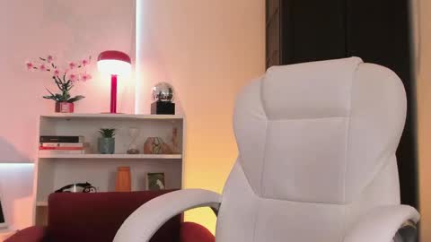 Nahia INDEPENDENT MODEL P online show from 15, 4, 2026