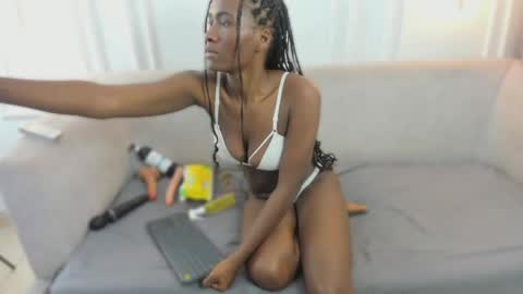 Snapshot of nahomi_williams_ chatting on 27, 5, 2026 Nahomi online show from 27, 5, 2026