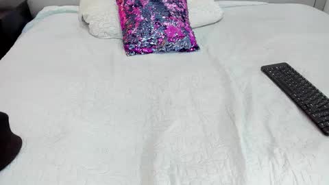 Nahomi  online show from 12, 11, 2025