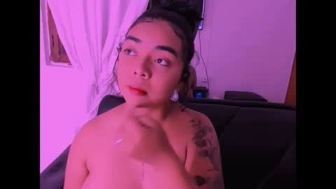 Snapshot of nahomy_hancook chatting on 23, 11, 2025 nahomy_hancook online show from 23, 11, 2025