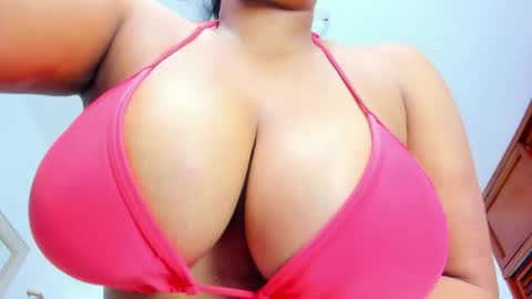 Snapshot of nahomygrey_ chatting on 14, 4, 2026 Nahomy online show from 14, 4, 2026