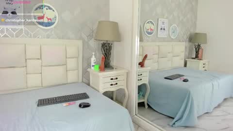 naia_cox online show from 6, 11, 2025