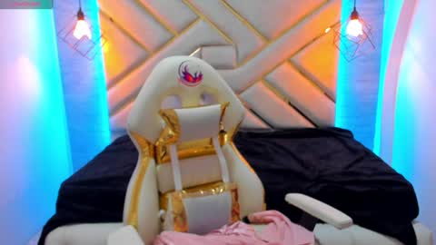    online show from 1, 2, 2025