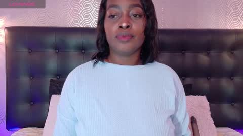 naiaramasson_ online show from 7, 10, 2025