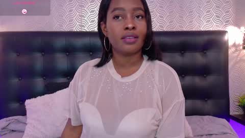 Snapshot of naiaramasson_ chatting on 18, 12, 2025 naiaramasson_ online show from 18, 12, 2025