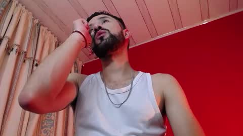 Snapshot of nainpaulo chatting on 8, 11, 2025 nainpaulo online show from 8, 11, 2025