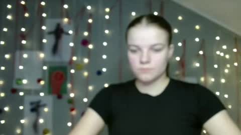 Nana online show from 5, 12, 2025