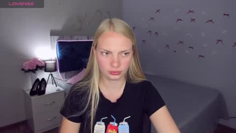 Snapshot of nancysummer chatting on 5, 7, 2026 NancySummer online show from 5, 7, 2026