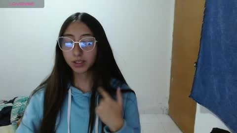 Snapshot of nanylux chatting on 19, 4, 2026 nanylux online show from 19, 4, 2026