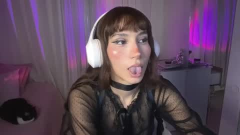 Snapshot of naomi_gyal chatting on 1, 7, 2026 Naomi online show from 1, 7, 2026