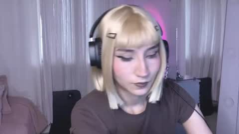Snapshot of naomi_gyal chatting on 9, 7, 2026 Naomi online show from 9, 7, 2026