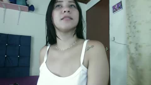 Snapshot of naomi_sweet420 chatting on 28, 1, 2025 Mia online show from 28, 1, 2025
