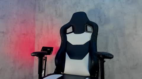 Snapshot of naomibrinks1 chatting on 27, 5, 2026 Heidy online show from 27, 5, 2026