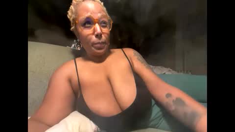 Naomigiirl6 online show from 28, 1, 2025